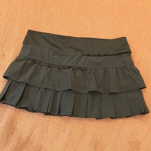 Layer 8 med wm’s Black Ruffled Skort ( skirt / short ) for running / swimming